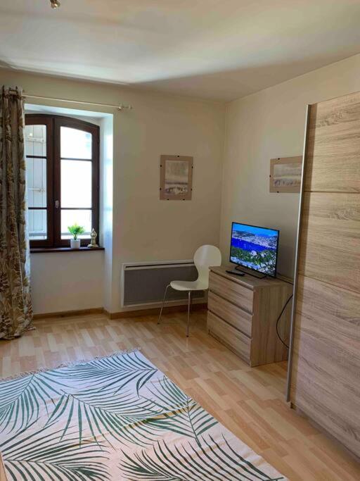 Aubenas Plein Centre Tout Pres Du Chateau ภายนอก รูปภาพ